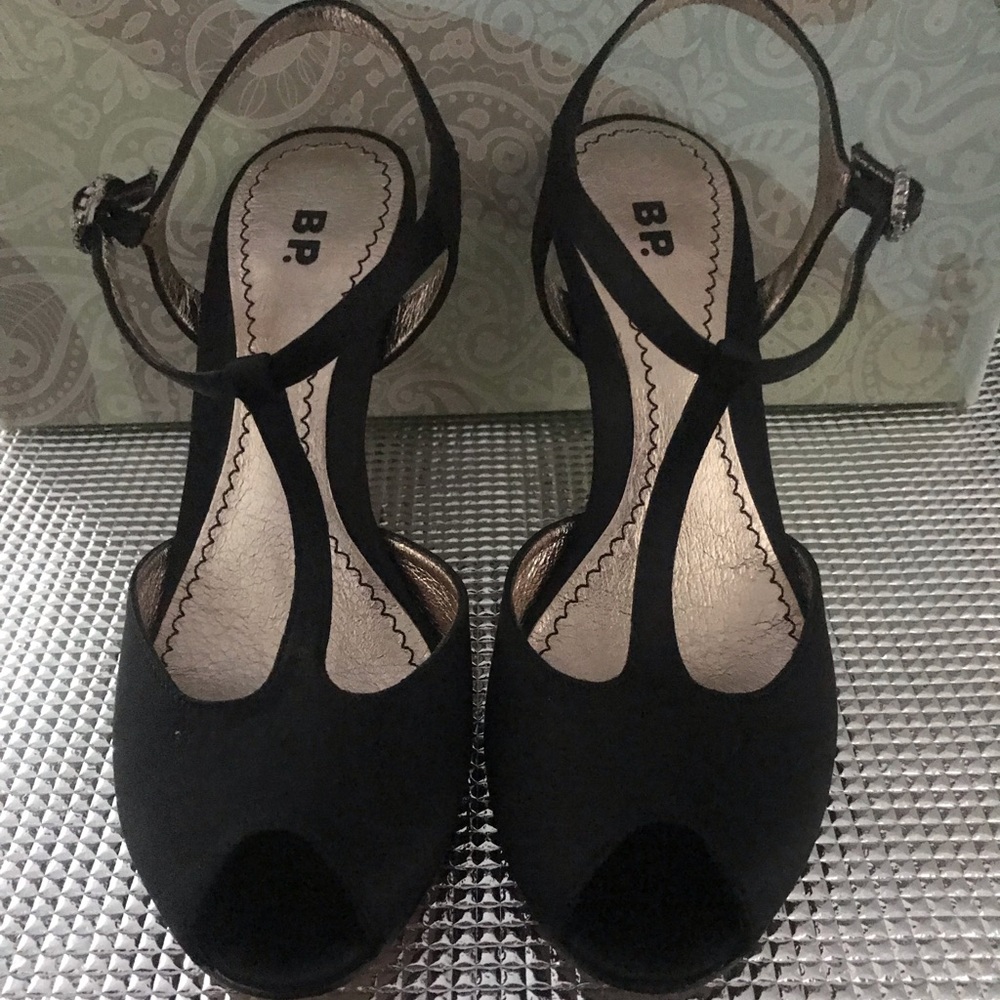 Brass Plum t-strap peep toe sandals